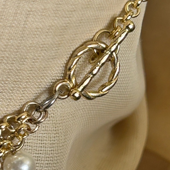 White 2 row necklace & bracelet - Picture 5 of 8